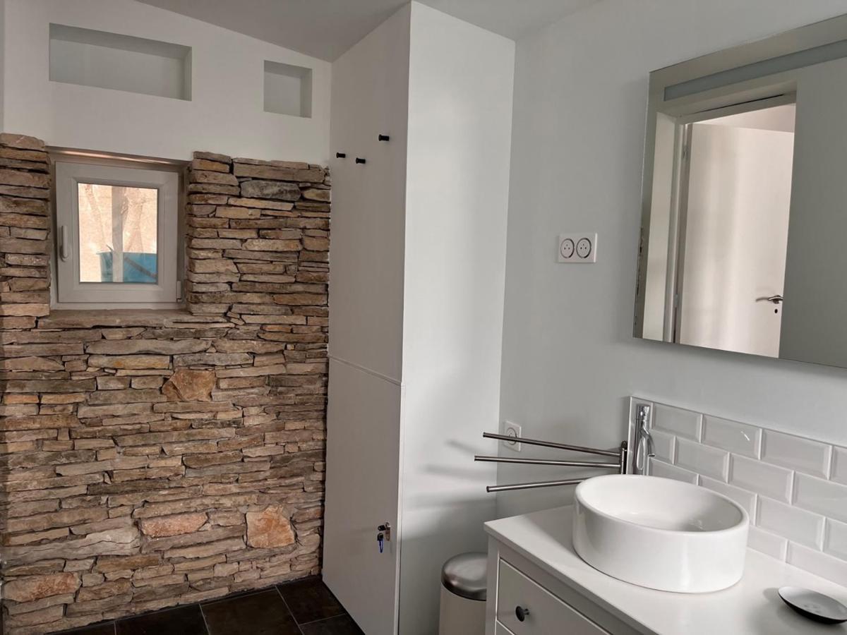 Maisonnette Independante Avec Jardin/Patio Ним Экстерьер фото